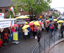 Foto des Wochenmarktes auf dem Marktplatz in Kranenburg