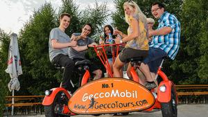 Gruppe auf dem Geccomobil