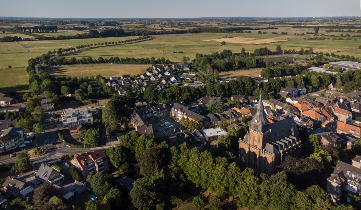 Panoramaaufnahme des Kranenburger Ortskerns mit seiner Kirche (Foto: Markus van Offern/Gemeinde Kranenburg)
