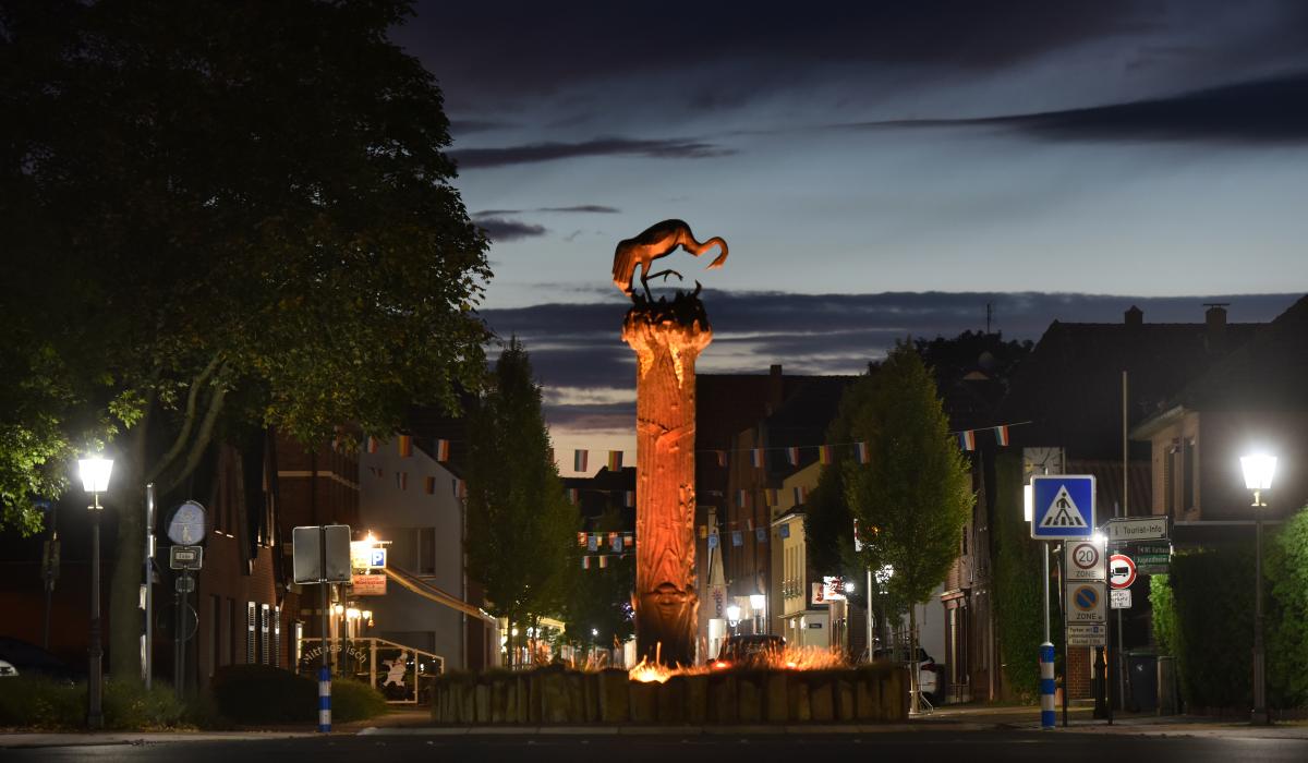 Stadtansicht: Der Kranenburger Ortskern bei Nacht (Foto: Markus van Offern/Gemeinde Kranenburg)