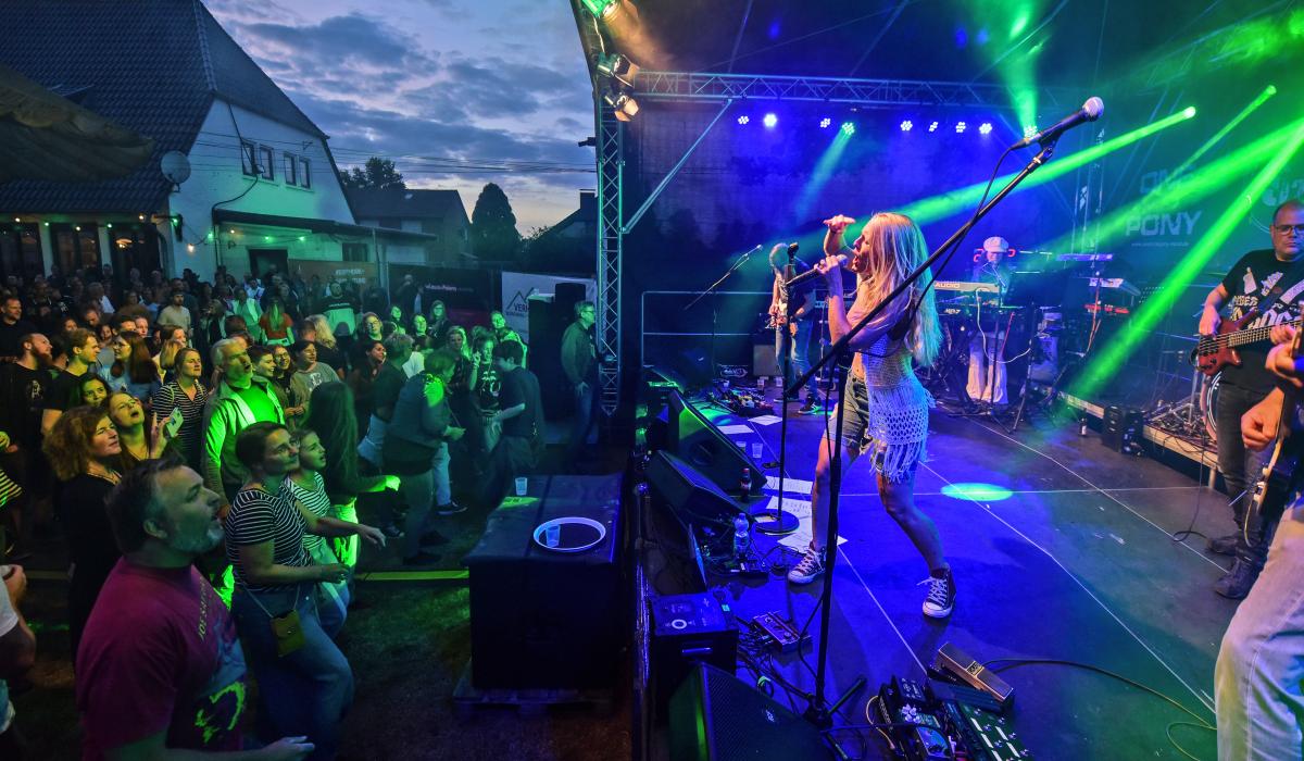 Eindrücke von der Bühne beim "Dorfrock" in Schottheide (Foto: Markus van Offern/Gemeinde Kranenburg)