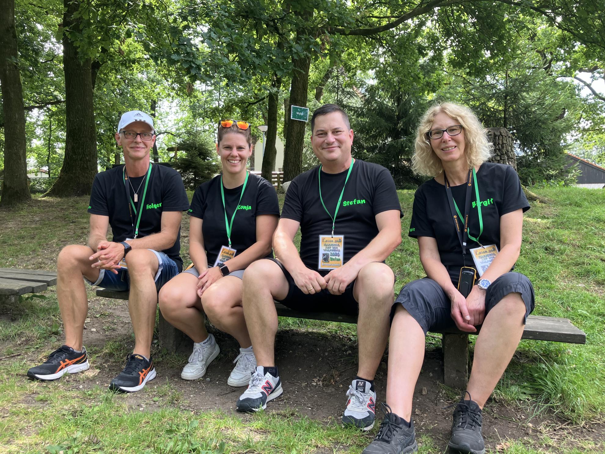 Das Team der Kranenburger Jugendheime beim Sommerferienspaß auf dem Wolfsberg (v.l.n.r.): Holger Keßler, Ronja Opgenorth, Stefan de Jong, Birgit Basler (Foto: Gemeinde Kranenburg) Das Team der Kranenburger Jugendheime beim Sommerferienspaß auf dem Wolfsberg (v.l.n.r.): Holger Keßler, Ronja Opgenorth, Stefan de Jong, Birgit Basler (Foto: Gemeinde Kranenburg)