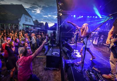 Konzertfoto: Dorfrock in Schottheide (Foto: Markus van offern/Gemeinde Kranenburg) Konzertfoto: Dorfrock in Schottheide (Foto: Markus van offern/Gemeinde Kranenburg)