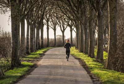 Joggen in der Kranenburger Düffelt (Foto: Markus van Offern/Gemeinde Kranenburg)