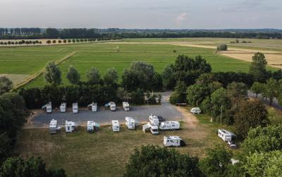 Der Kranenburger Wohnmobilstellplatz von oben (Foto: Markus van Offern/Gemeinde Kranenburg)